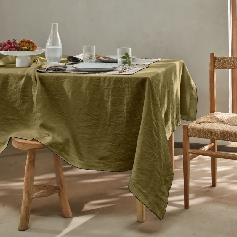 Nappe en lin lavé bord crochet vert olive